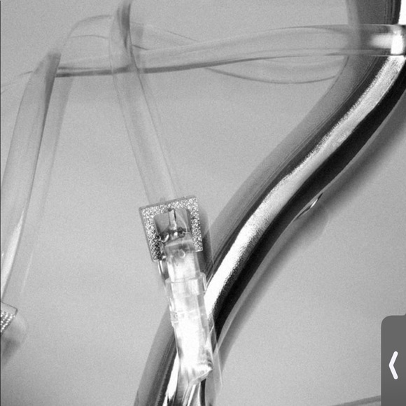 Buckled vinyl heeled sandals - Picture 3 of 7